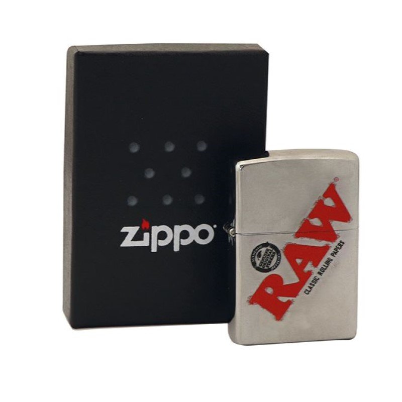 Een Zippo aansteker in samenwerking met het merk RAW